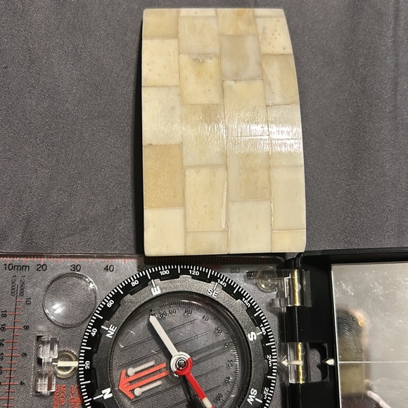 NWOT Artisan Shell and Wood Hair Clip - Picture 6 of 6